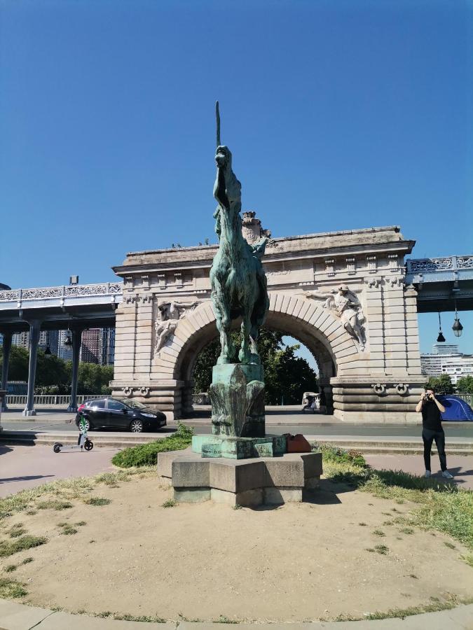 Toureifelchampselysee Paris Exterior photo